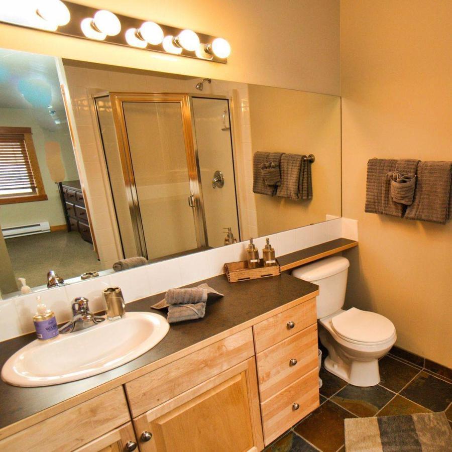 Wanna Get Away This Summer And Fall At The Crossing Canmore Extérieur photo